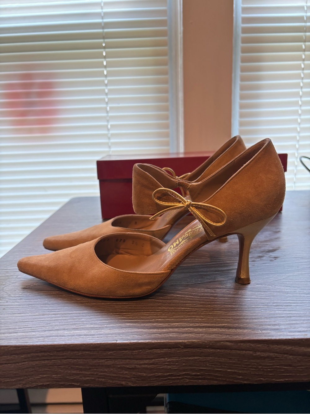 Salvatore Ferragamo Brigida 7cm Camel Suede Bow Ankle Strap Pumps Heels Sz 8.5B - Picture 4 of 15